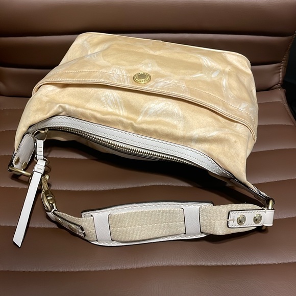 Coach F10698 Gold Hampton hobo Handbag - Picture 3 of 4